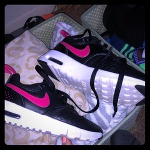 Nike air max hot pink & black sneaker size 11 kids